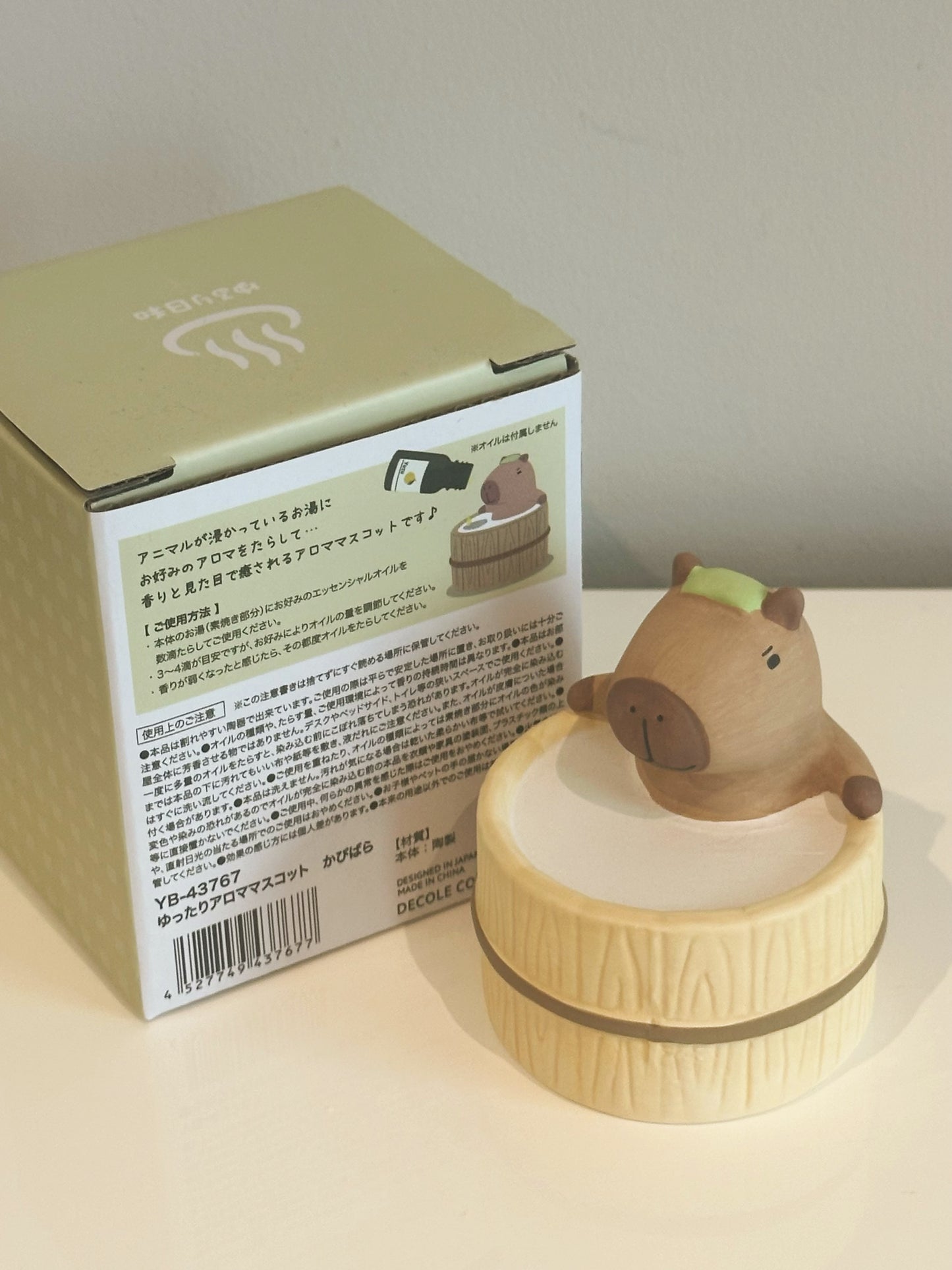 Decole Scent holder Capybara & Shiba dog