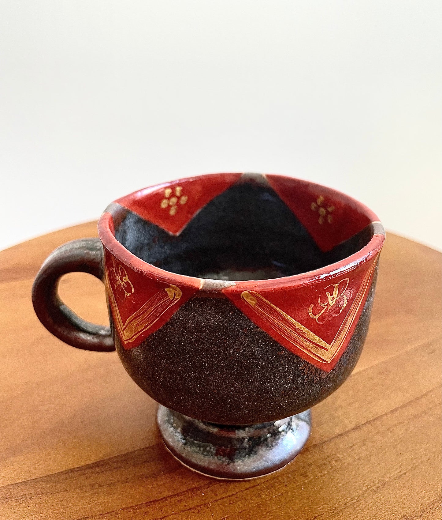 Zoho Gama Dark Brown Mug 鼡志野金彩赤絵 高台マグ