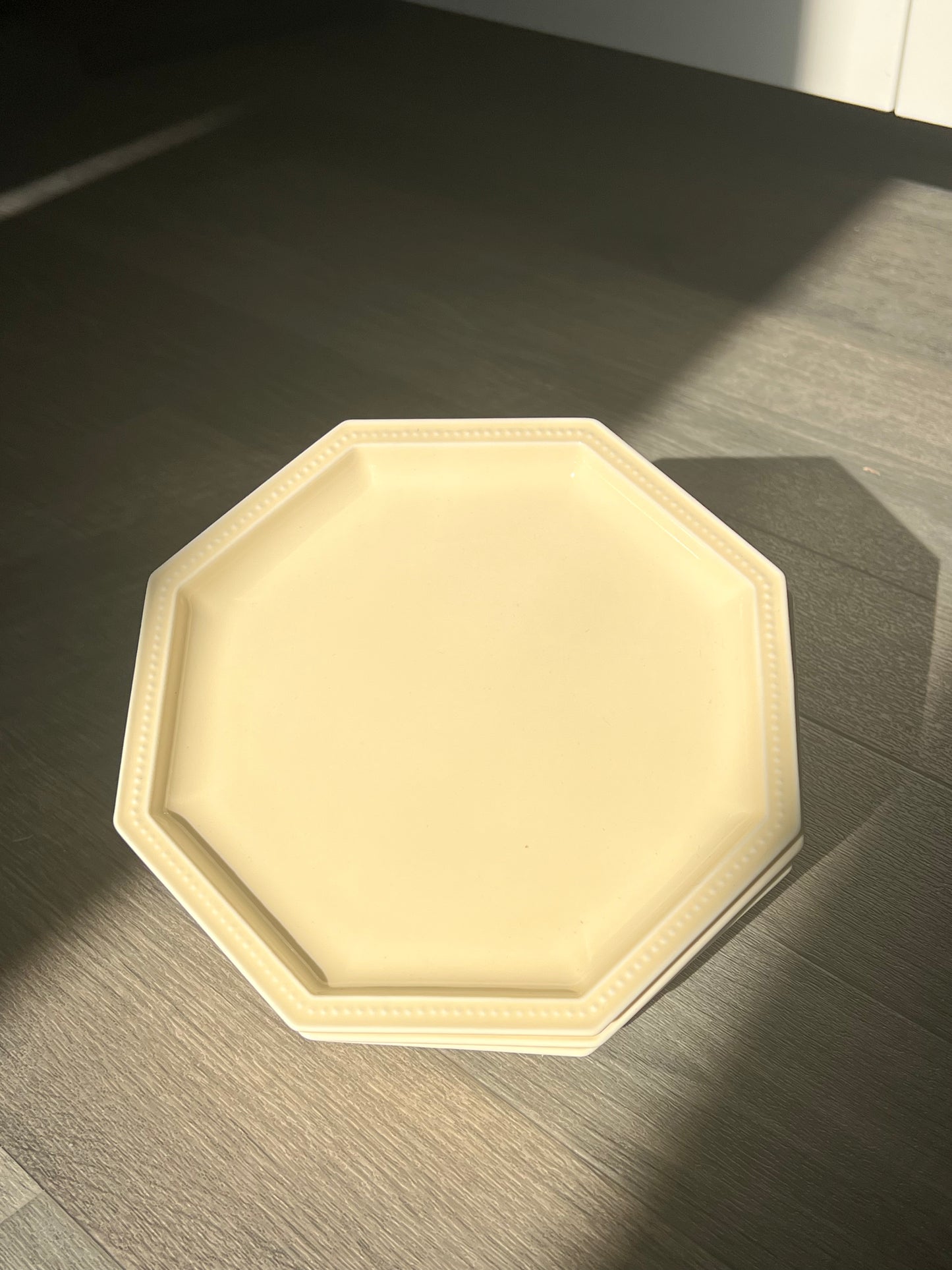 Studio M Gâtis Plate