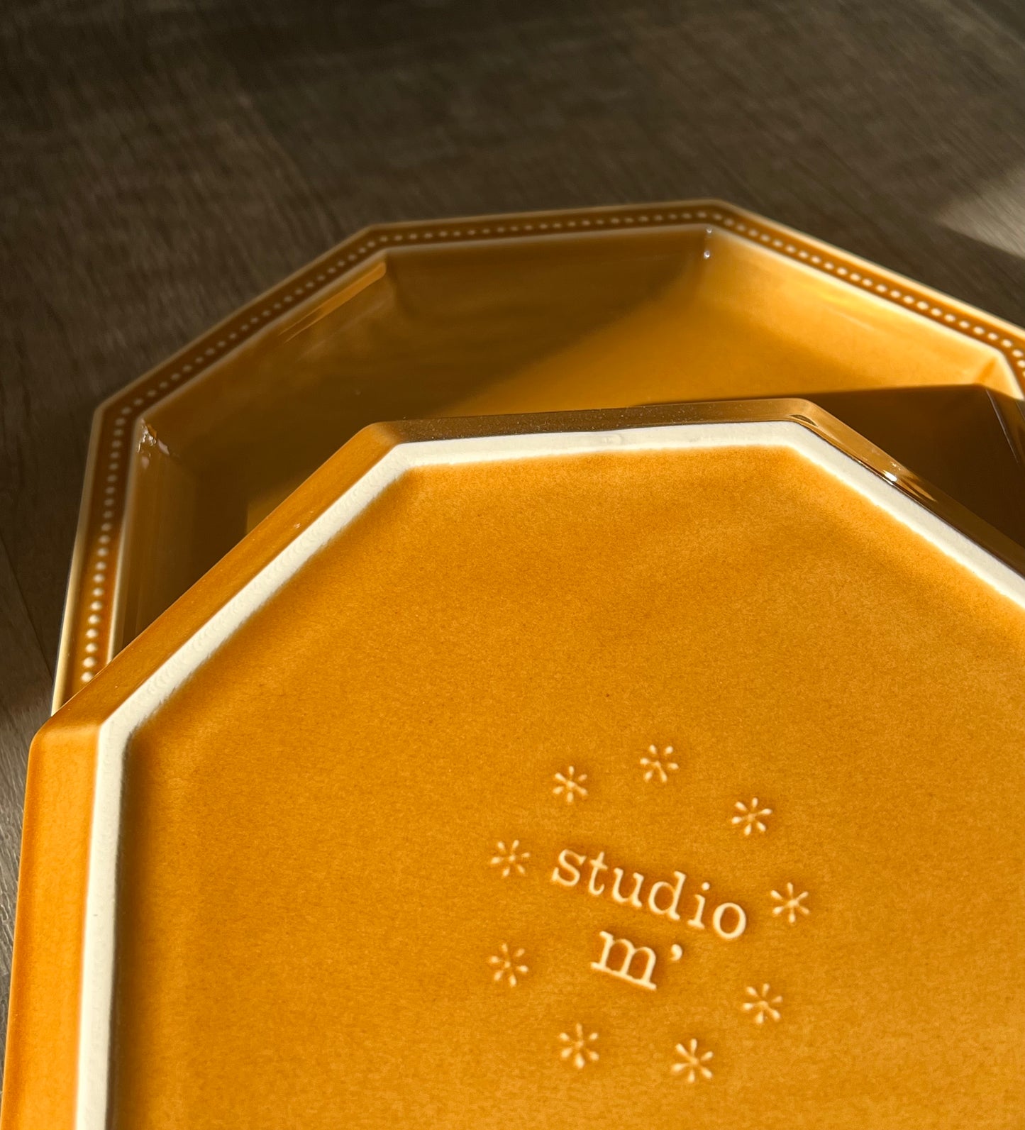 Studio M Gâtis Plate