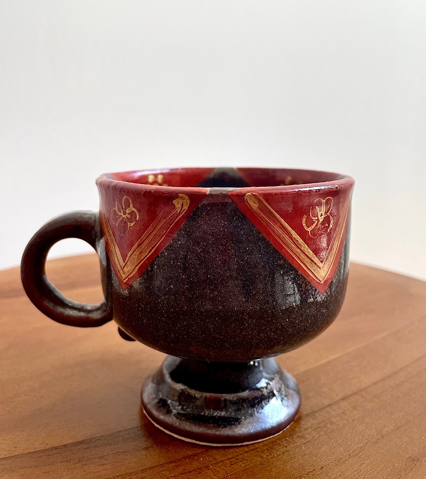 Zoho Gama Dark Brown Mug 鼡志野金彩赤絵 高台マグ