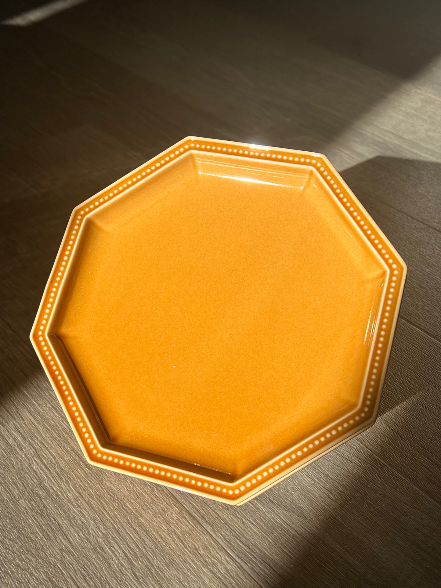 Studio M Gâtis Plate