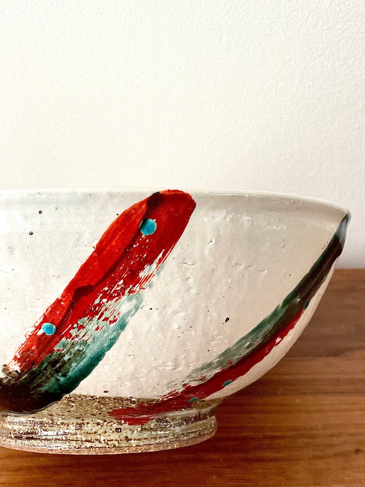 Red and Dark Green Brushes Pattern Large Bowl 虚空藏窑 色绘刷毛目