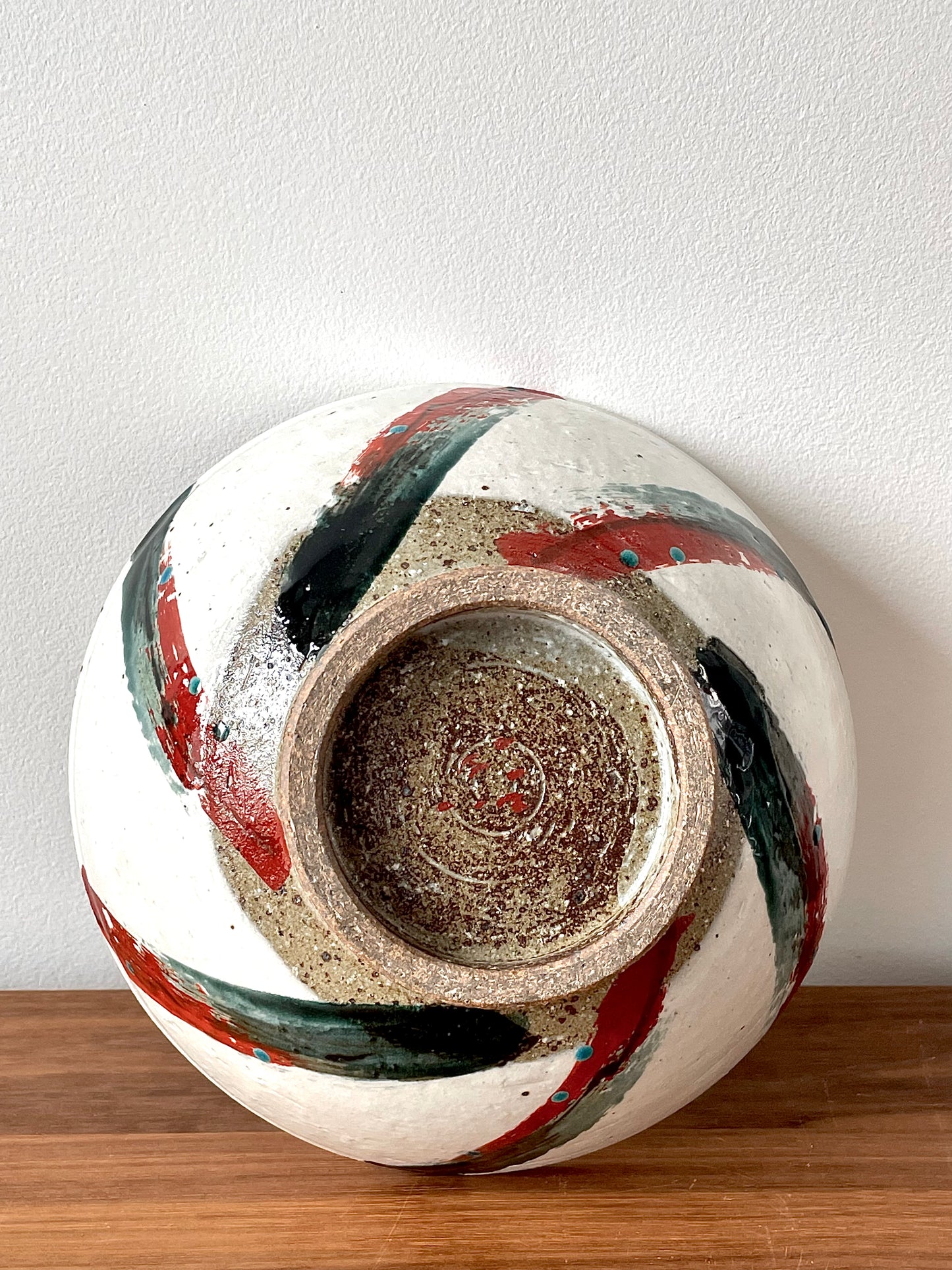 Red and Dark Green Brushes Pattern Large Bowl 虚空藏窑 色绘刷毛目