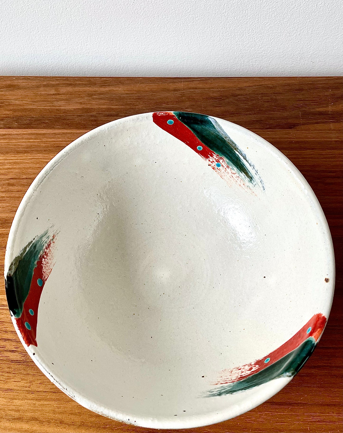 Red and Dark Green Brushes Pattern Large Bowl 虚空藏窑 色绘刷毛目