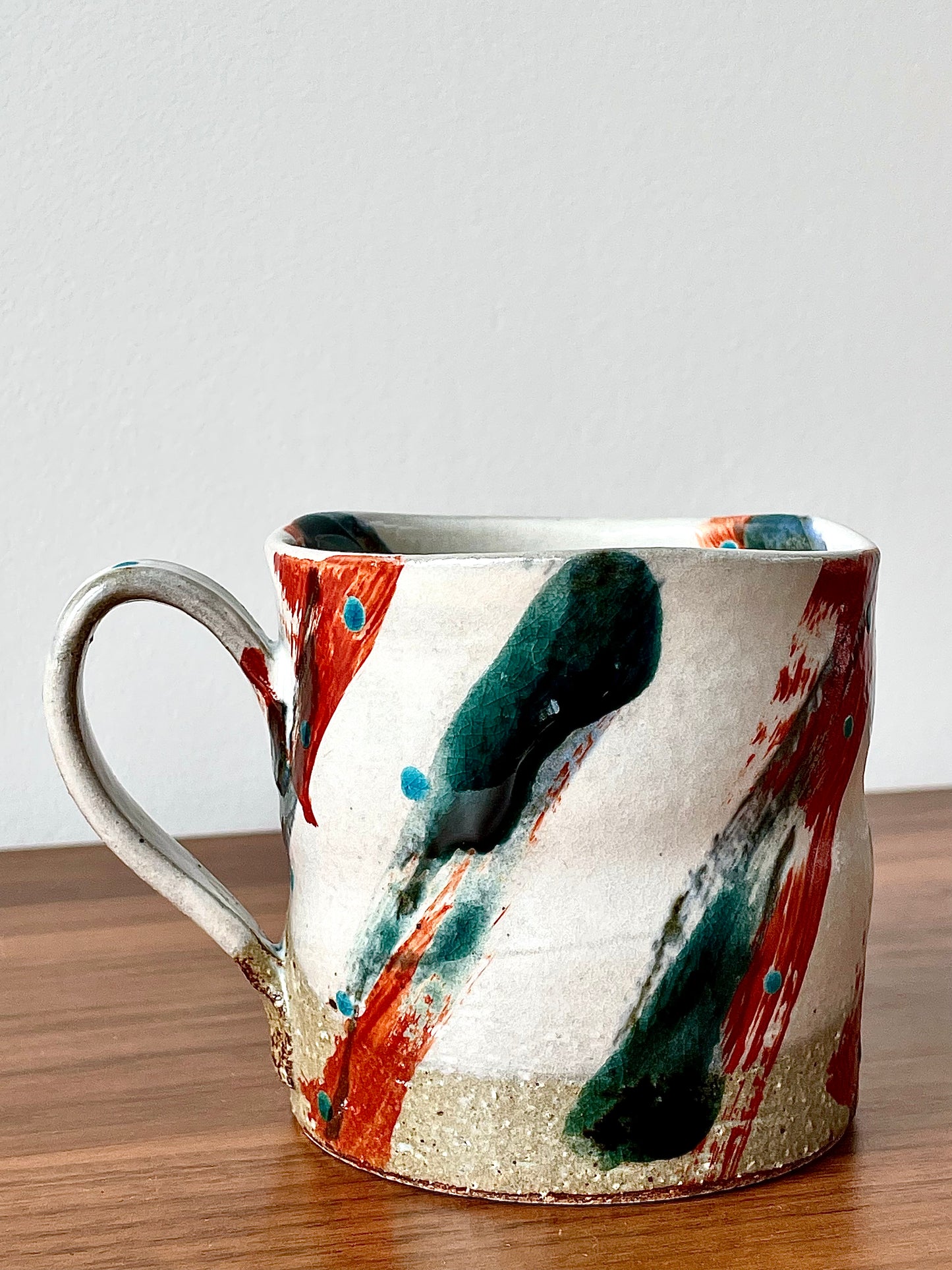 Mug with red and dark green pattern - 虚空藏窑 色绘刷毛姆
