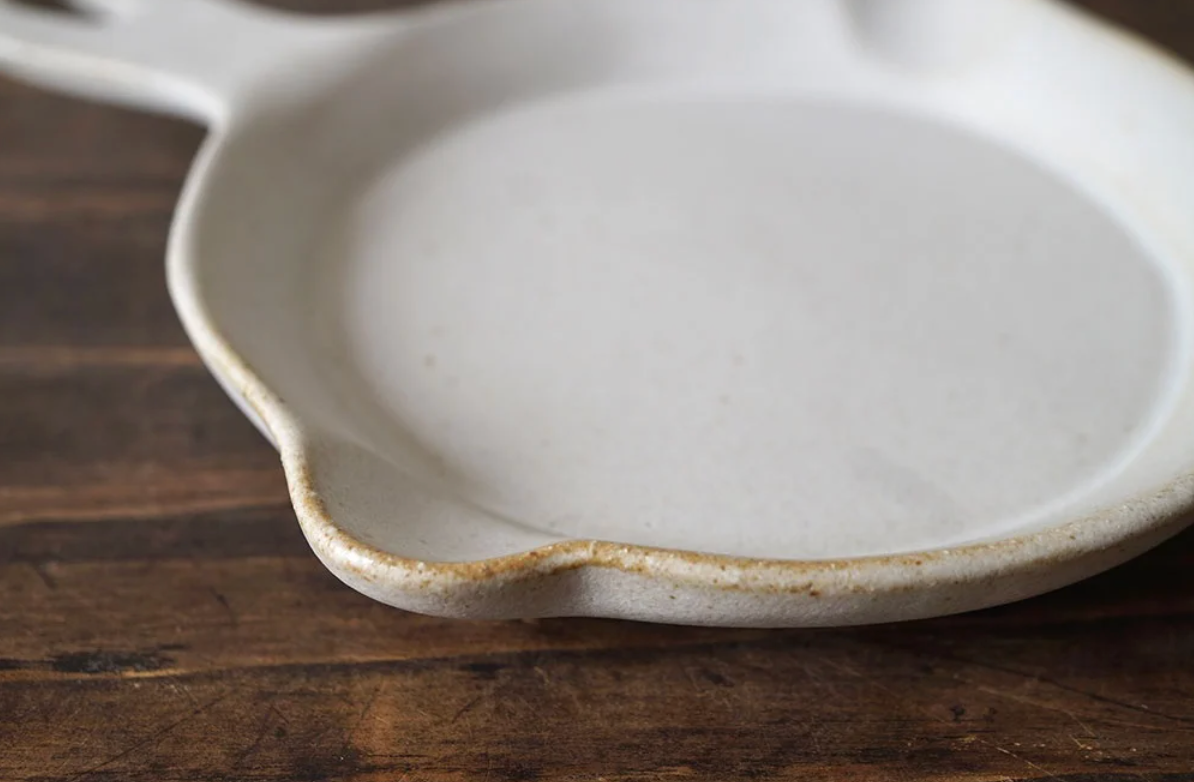 Yoshizawa White Frying Pan Plate