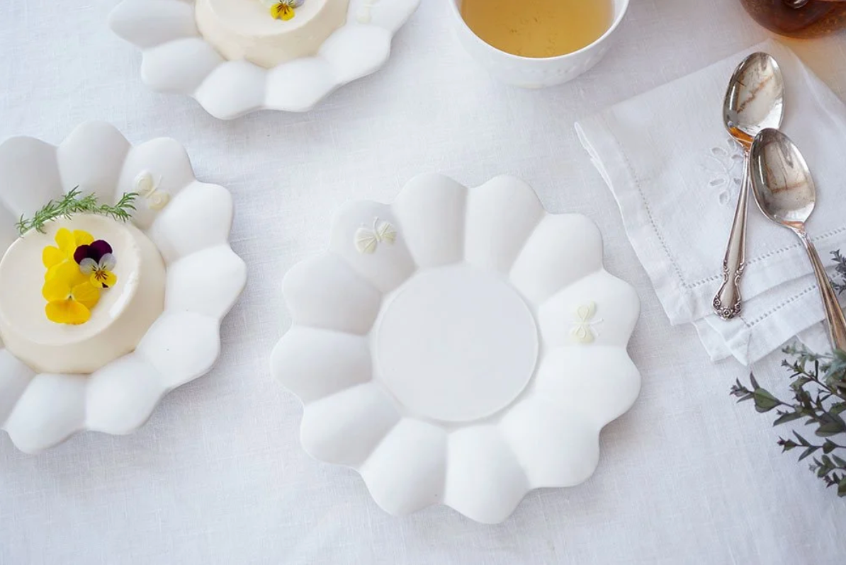 Yoshizawa Daisy and Butterfly Plate