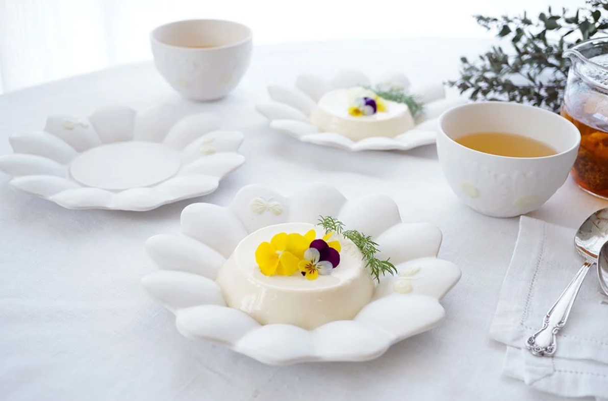 Yoshizawa Daisy and Butterfly Plate