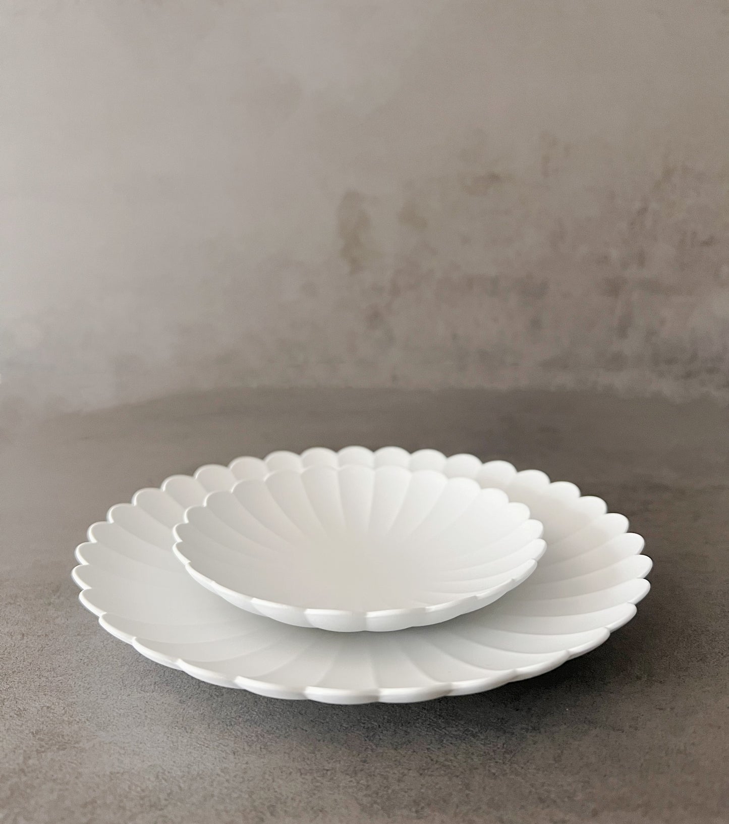 1616 Arita Ty Palace Porcelain Plate Medium