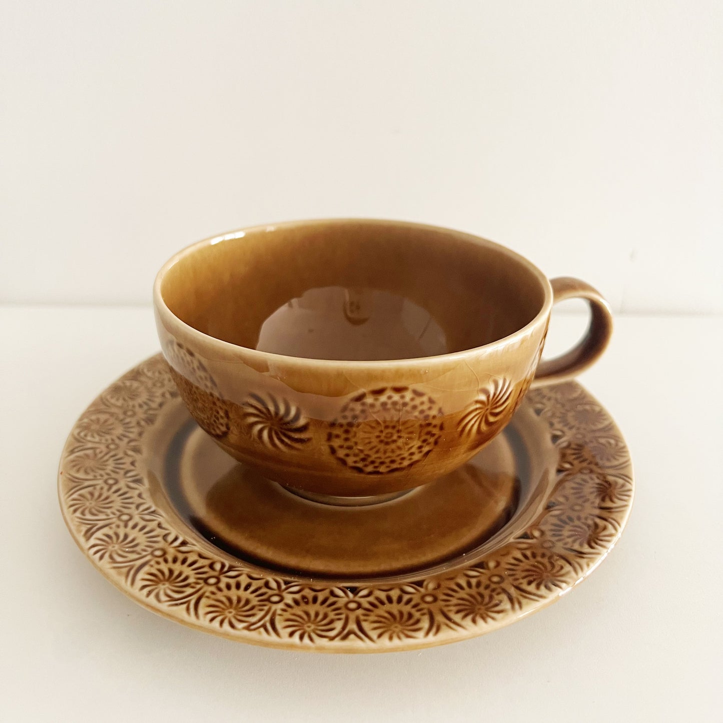 Stamp pair cups and saucers gift set